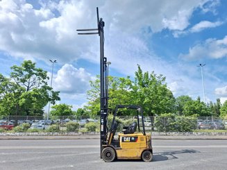 Carrello elevatore frontale a 4 ruote Caterpillar EP25K-PAC