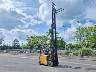 Carrello elevatore frontale a 4 ruote Caterpillar EP25K-PAC