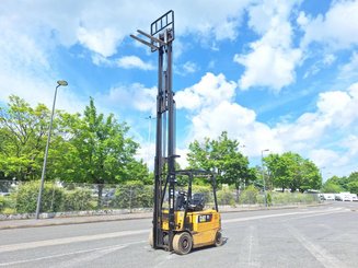 Carrello elevatore frontale a 4 ruote Caterpillar EP25K-PAC