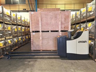 Transpallet con pedana Crown WT3040 - 9