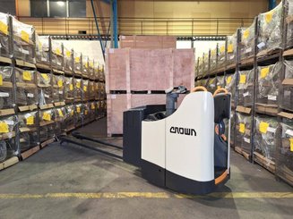 Transpallet con pedana Crown WT3040 - 6