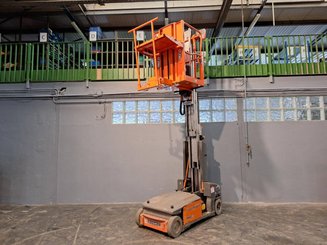 Navicella a gruppo di sollevamento verticale JLG TOUCAN DUO