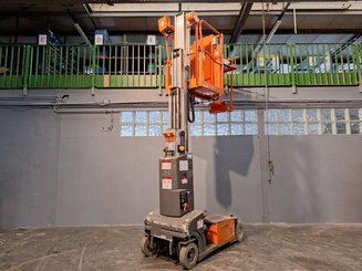 Navicella a gruppo di sollevamento verticale JLG TOUCAN DUO