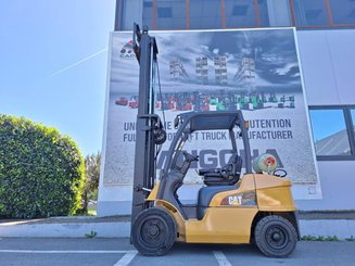 Carrello elevatore frontale a 4 ruote Caterpillar GP30N