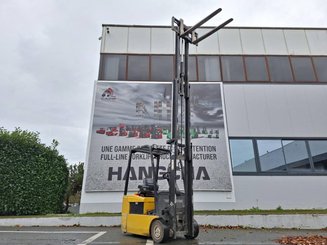 Carrello elevatore frontale a 3 ruote Yale ERP16ATF