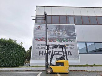 Carrello elevatore frontale a 3 ruote Yale ERP16ATF