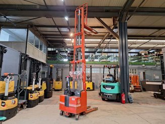 Stoccatori guida in accompagnamento BT LSF 1250 EE