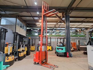 Stoccatori guida in accompagnamento BT LSF 1250 EE