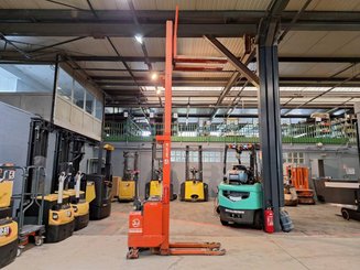 Stoccatori guida in accompagnamento BT LSF 1250 EE