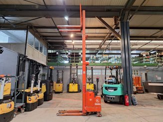 Stoccatori guida in accompagnamento BT LSF 1250 EE