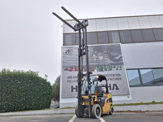 Carrello elevatore frontale a 4 ruote Caterpillar GP25N