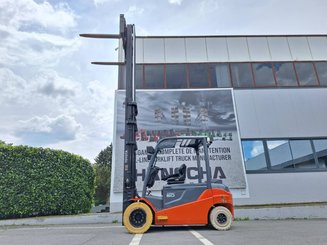 Carrello elevatore frontale a 4 ruote Toyota 8FBMT50