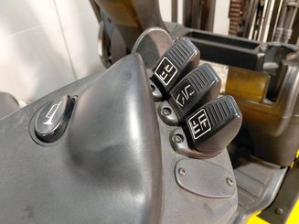 Carrello elevatore frontale a 4 ruote Yale gdp16vx