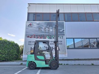 Carrello elevatore frontale a 4 ruote Yale GLP30VX