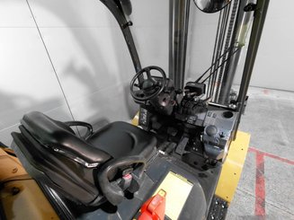 Carrello elevatore frontale a 4 ruote Caterpillar GP40NTD