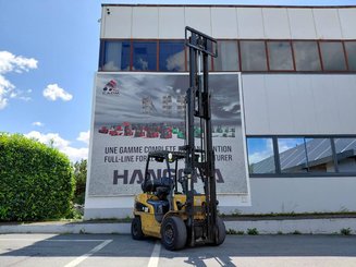 Carrello elevatore frontale a 4 ruote Caterpillar GP30N