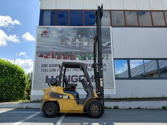 Carrello elevatore frontale a 4 ruote Caterpillar GP30N