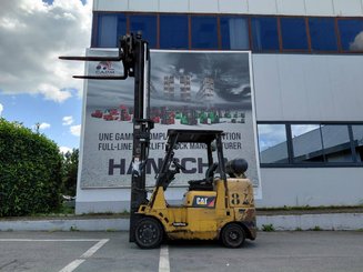 Carrello elevatore frontale a 4 ruote Caterpillar GC40K