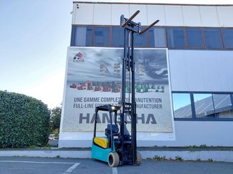 Carrello elevatore frontale a 3 ruote Yale ERP18VTL