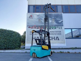 Carrello elevatore frontale a 3 ruote Yale ERP18VTL