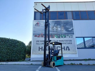 Carrello elevatore frontale a 3 ruote Yale ERP18VTL