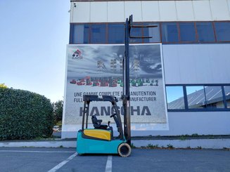 Carrello elevatore frontale a 3 ruote Yale ERP18VTL
