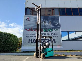 Carrello elevatore frontale a 3 ruote Yale ERP18VTL