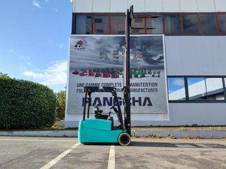 Carrello elevatore frontale a 3 ruote Yale ERP18VTL