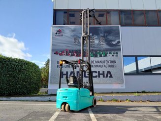 Carrello elevatore frontale a 3 ruote Yale ERP18VTL