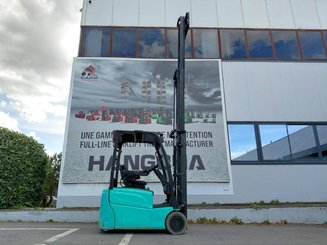 Carrello elevatore frontale a 3 ruote Hyster J160XNT
