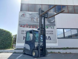 Carrello elevatore frontale a 4 ruote Yale ERP30VL