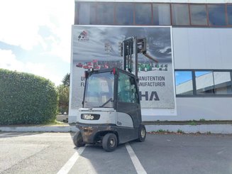 Carrello elevatore frontale a 4 ruote Yale ERP30VL