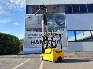 Carrello elevatore frontale a 3 ruote Yale ERP18VTL