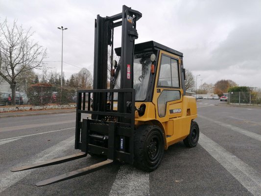 Carrello elevatore frontale a 4 ruote Caterpillar GP40K - 1