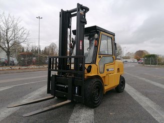 Carrello elevatore frontale a 4 ruote Caterpillar GP40K - 1