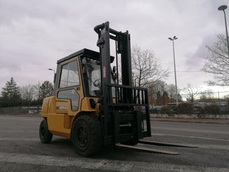 Carrello elevatore frontale a 4 ruote Caterpillar GP40K - 1