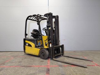 Carrello elevatore frontale a 3 ruote Caterpillar EP18NT - 1