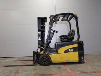 Carrello elevatore frontale a 3 ruote Caterpillar EP18NT - 2