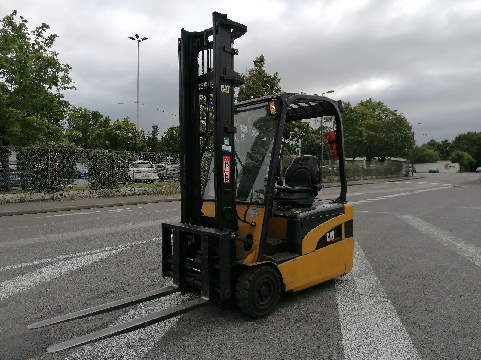 Carrello Elevatore Frontale A 3 Ruote Caterpillar Ep18nt D Occasione In Vendita Su Capm Europe