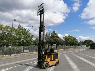 Carrello elevatore frontale a 4 ruote Caterpillar EC25N - 2