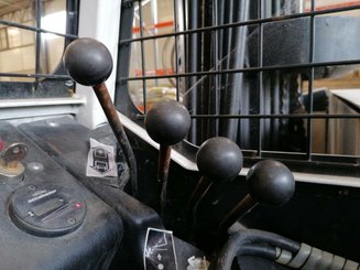 Carrello elevatore laterale multidirezionale Combilift ESA30