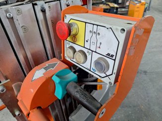 Navicella a gruppo di sollevamento verticale JLG TOUCAN DUO