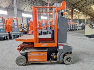 Navicella a gruppo di sollevamento verticale JLG TOUCAN DUO