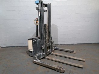 Carrello stoccatore a razze larghe Crown WS2300 1.8