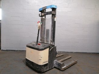 Carrello stoccatore a razze larghe Crown WS2300 1.8