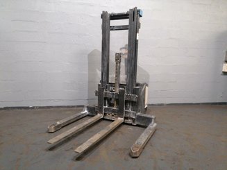 Carrello stoccatore a razze larghe Crown WS2300 1.8