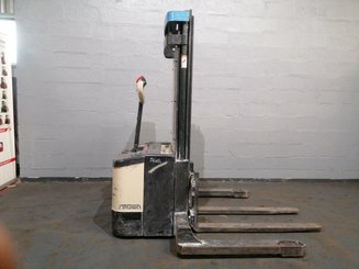 Carrello stoccatore a razze larghe Crown WS2300 1.8