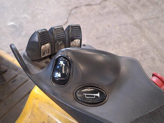 Carrelli elevatori elettrici Yale ERP16VF LWB - 8