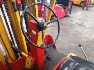 Carrello elevatore frontale a 3 ruote Peg F2050EB