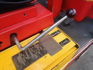 Carrello elevatore frontale a 3 ruote Peg F2050EB
